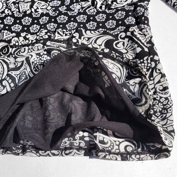 Paisley v-neck mesh layered blouse by Apt.9 / Women's Petite Small PS - Picture 5 of 8